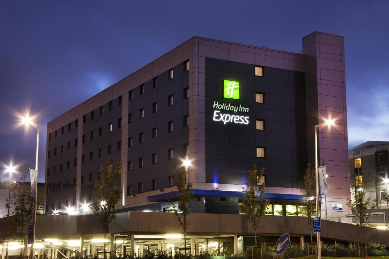 Holiday Inn Express Aberdeen - Bridge Of Don ภายนอก รูปภาพ